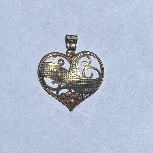 10kt “mom” heart ❤️ pendant - Picture 15 of 15